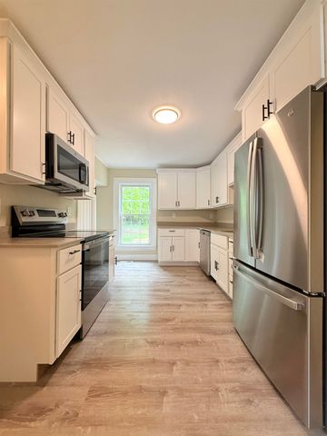 19 Depot Road, Kingston, NH 03848