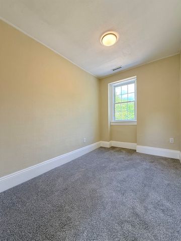 19 Depot Road, Kingston, NH 03848