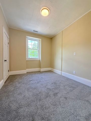 19 Depot Road, Kingston, NH 03848