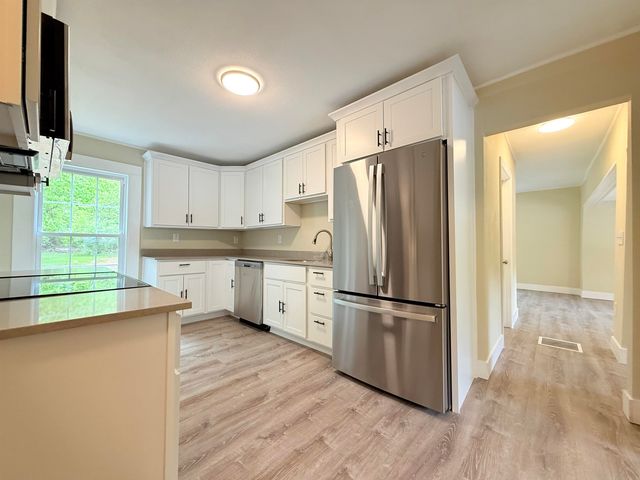 19 Depot Road, Kingston, NH 03848