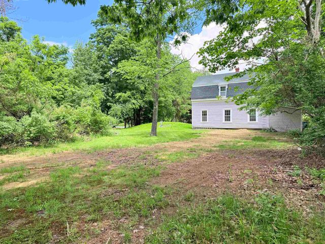 19 Depot Road, Kingston, NH 03848