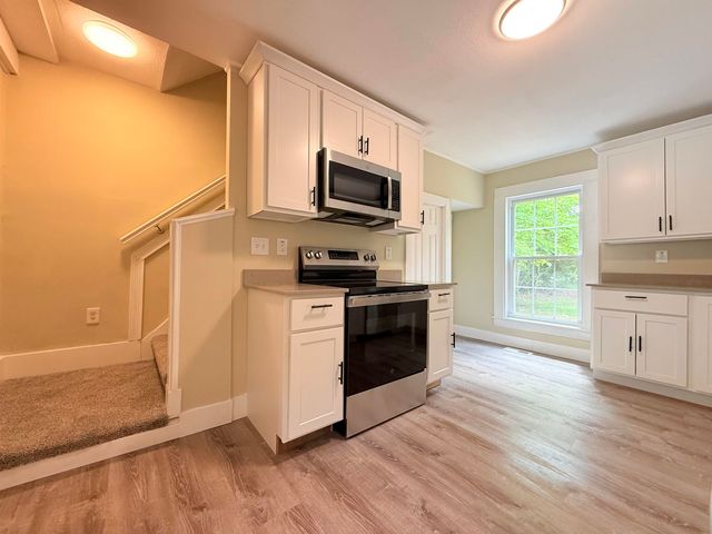 19 Depot Road, Kingston, NH 03848
