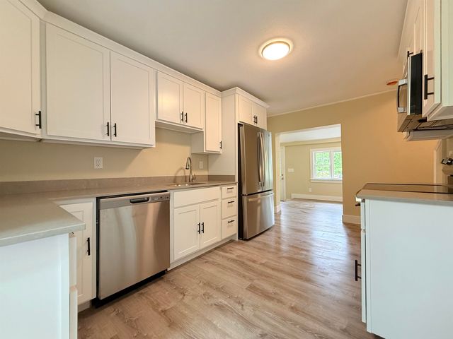 19 Depot Road, Kingston, NH 03848