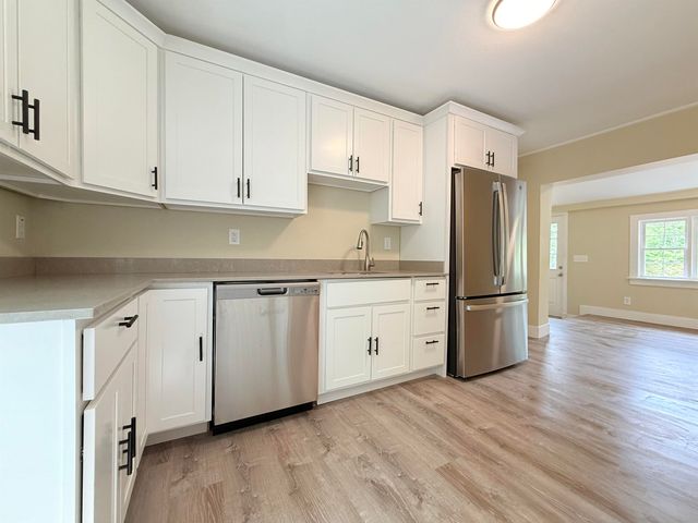 19 Depot Road, Kingston, NH 03848