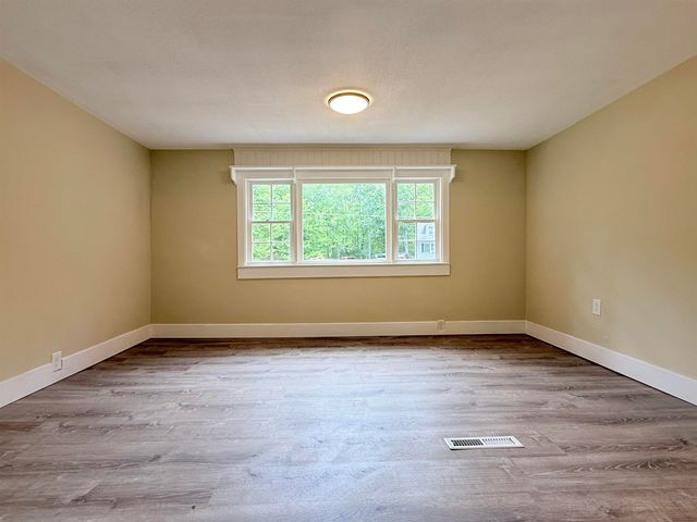 19 Depot Road, Kingston, NH 03848