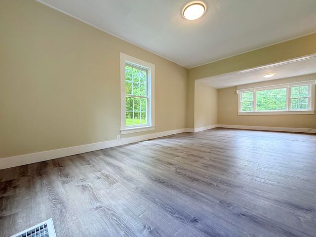 19 Depot Road, Kingston, NH 03848