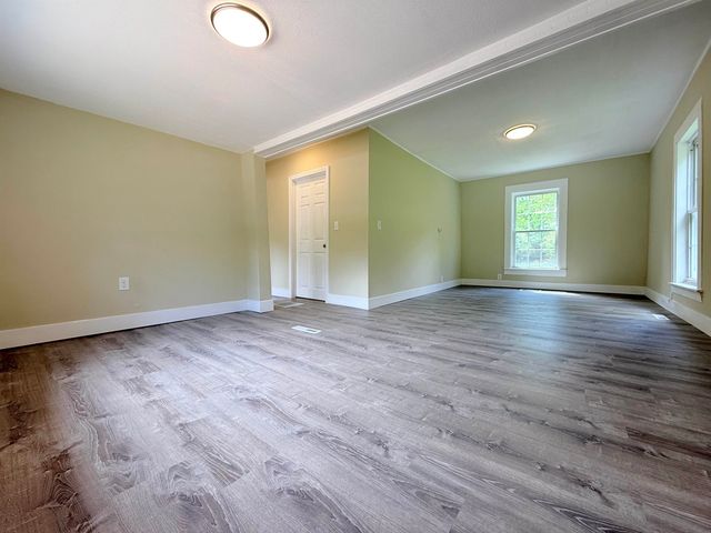 19 Depot Road, Kingston, NH 03848