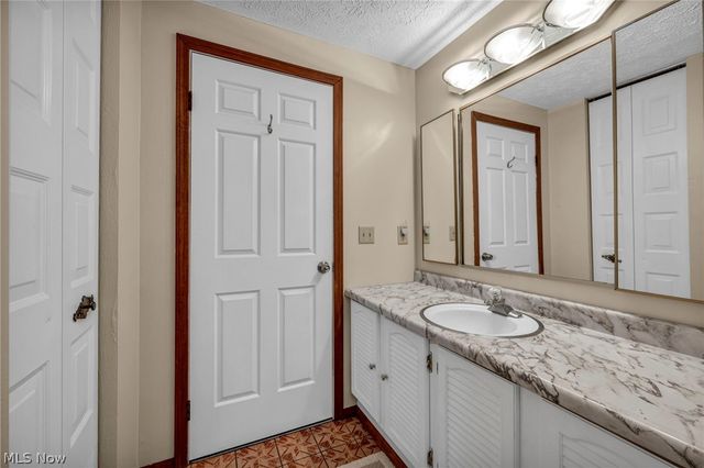 13160 Stoney Springs Drive, Chardon, OH 44024