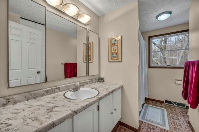 13160 Stoney Springs Drive, Chardon, OH 44024