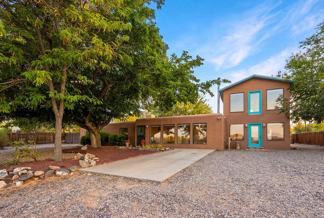 10709 Cielo Vista Del Norte, Corrales, NM 87048