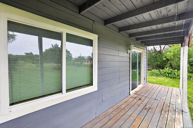 414 MEDINA DR, Bandera, TX 78003