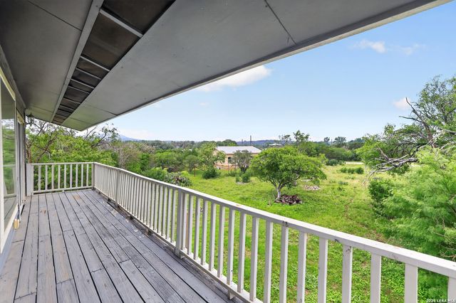 414 MEDINA DR, Bandera, TX 78003