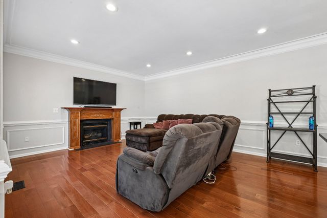 6217 OAKLAND DR, Woodbridge, VA 22193