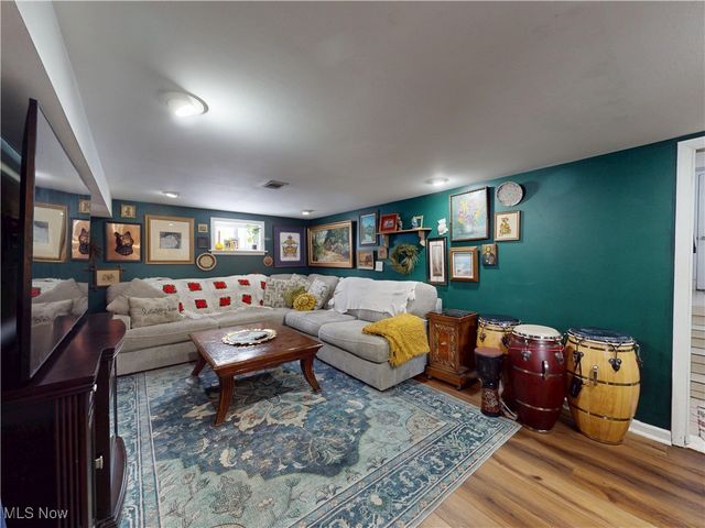 14801 Larkfield Drive, Brook Park, OH 44142