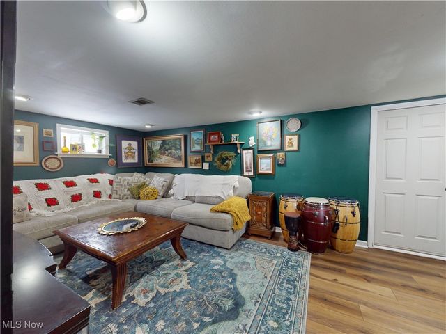 14801 Larkfield Drive, Brook Park, OH 44142