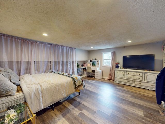 14801 Larkfield Drive, Brook Park, OH 44142