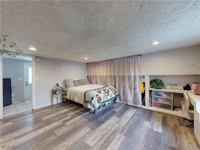 14801 Larkfield Drive, Brook Park, OH 44142