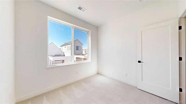933 Edge Circle, Longmont, CO 80501