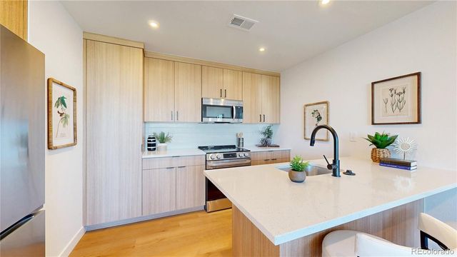 933 Edge Circle, Longmont, CO 80501