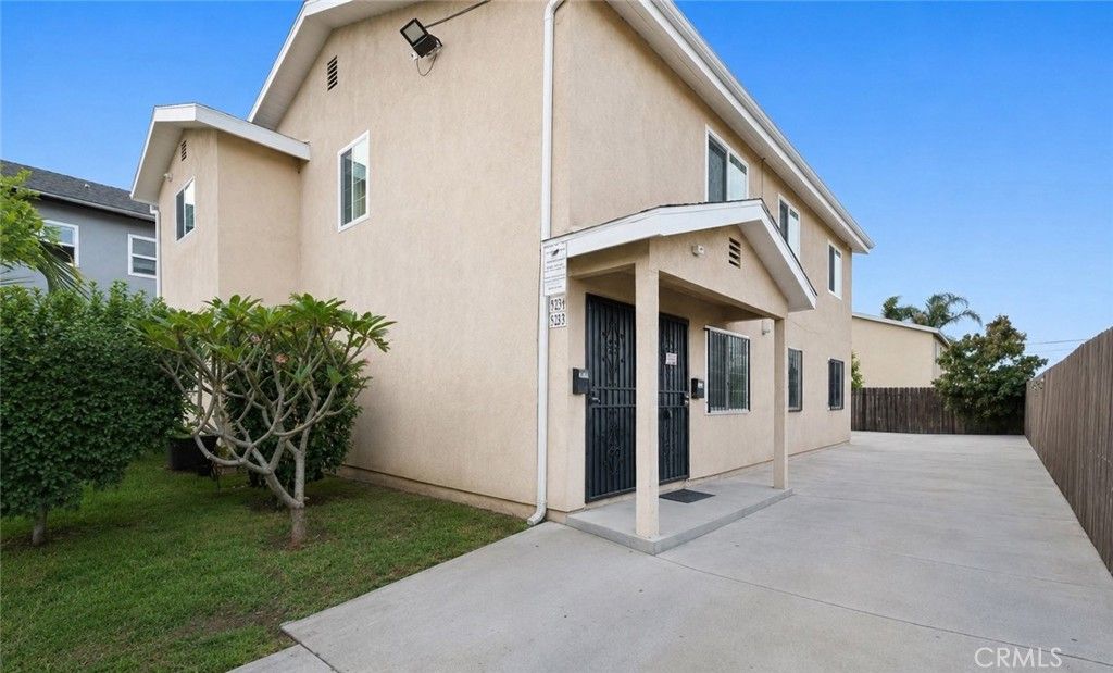 327 E Lanzit, Los Angeles, CA 90061