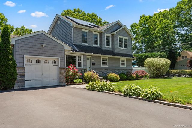 58 Roseville Avenue, Saint James, NY 11780
