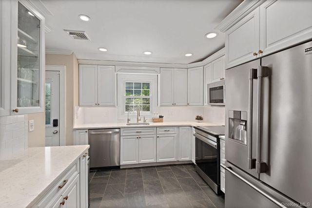 58 Roseville Avenue, Saint James, NY 11780