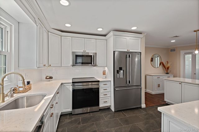 58 Roseville Avenue, Saint James, NY 11780