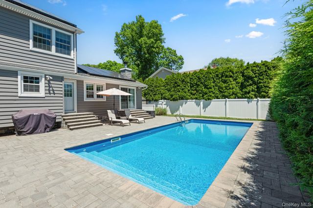 58 Roseville Avenue, Saint James, NY 11780