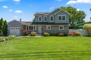 58 Roseville Avenue, Saint James, NY 11780