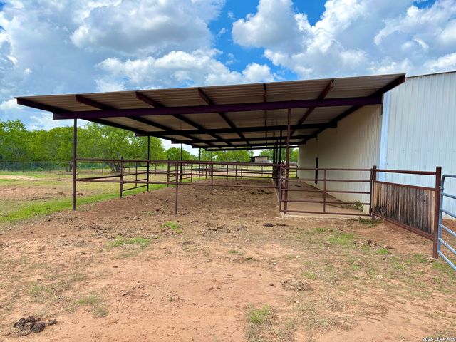 199 OLD CAMPBELL RD, Seguin, TX 78155