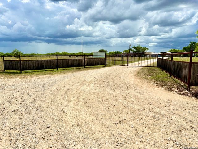 199 OLD CAMPBELL RD, Seguin, TX 78155