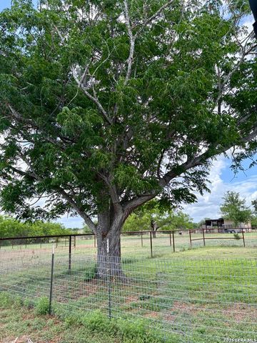 199 OLD CAMPBELL RD, Seguin, TX 78155