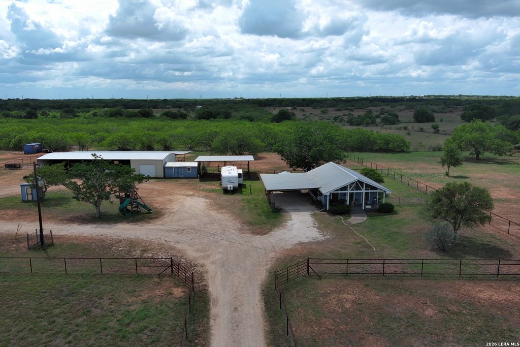 199 OLD CAMPBELL RD, Seguin, TX 78155