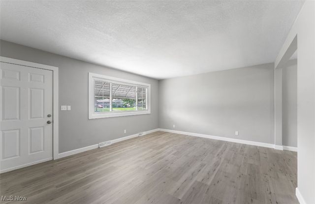 5318 Pinecrest Avenue, Youngstown, OH 44515