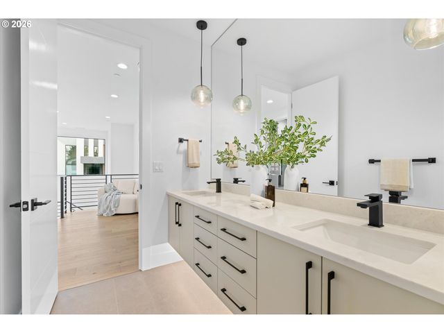 590 W U St, Washougal, WA 98671