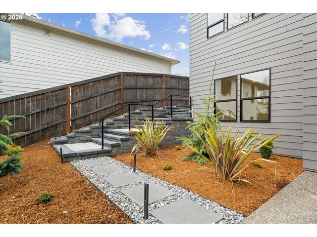 590 W U St, Washougal, WA 98671