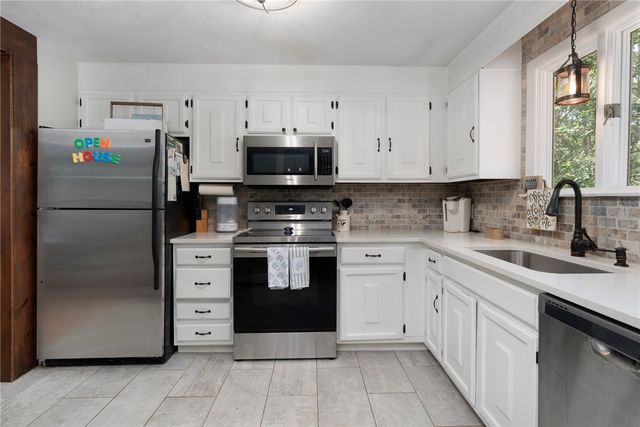 5 Teakwood Drive, Coventry, RI 02816