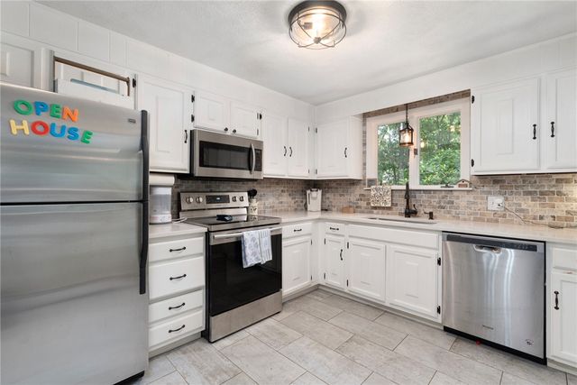 5 Teakwood Drive, Coventry, RI 02816