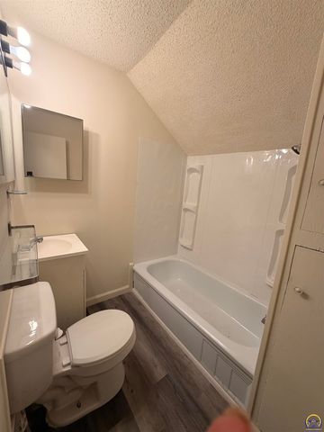 420 SW Clay ST, Topeka, KS 66606