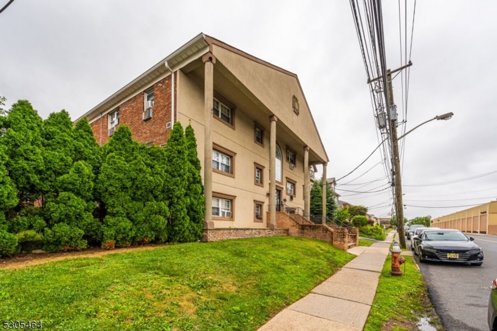 816 W Grand St 2C, Elizabeth City, NJ 07202 — photo 2