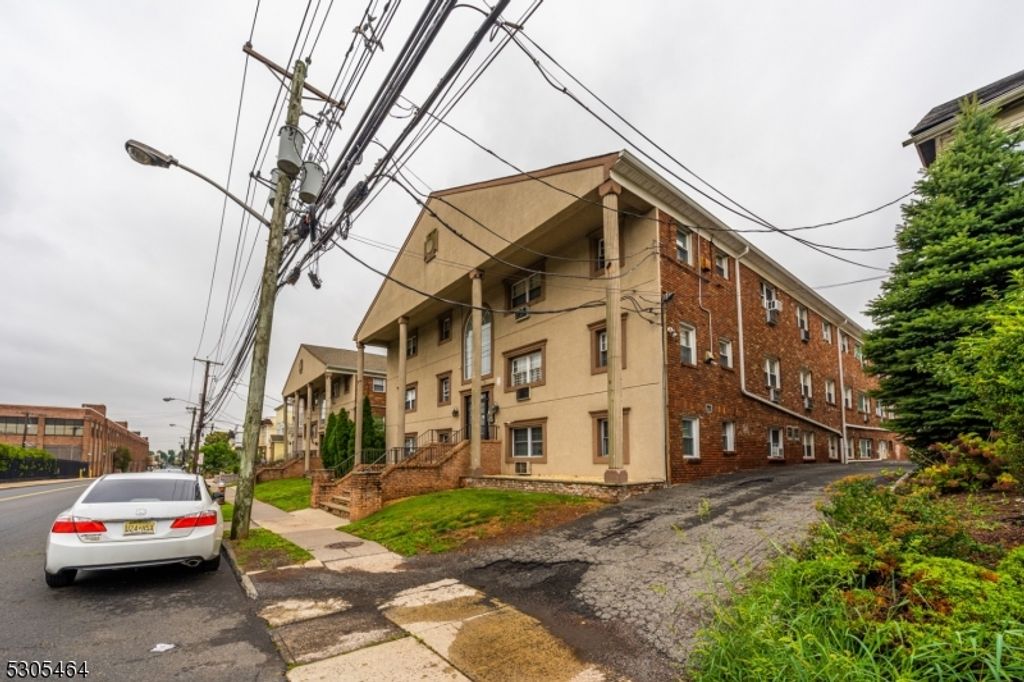 816 W Grand St 2C, Elizabeth City, NJ 07202 — photo 3