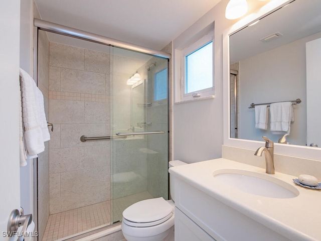 218 Banyan BLVD 218, Naples, FL 34102