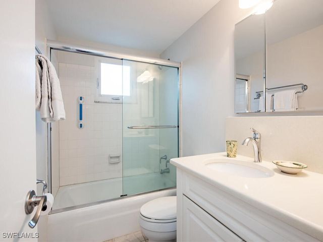 218 Banyan BLVD 218, Naples, FL 34102