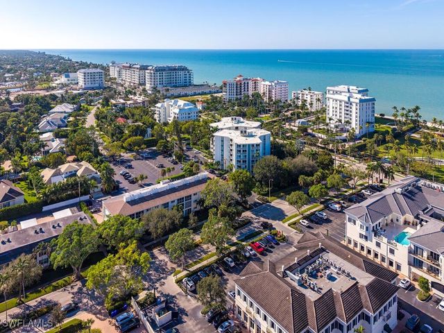 218 Banyan BLVD 218, Naples, FL 34102