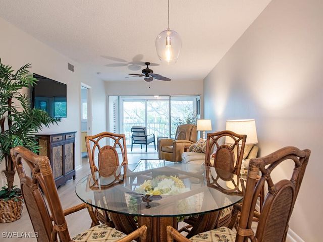 218 Banyan BLVD 218, Naples, FL 34102