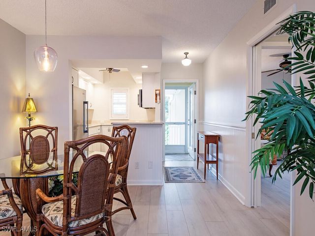 218 Banyan BLVD 218, Naples, FL 34102