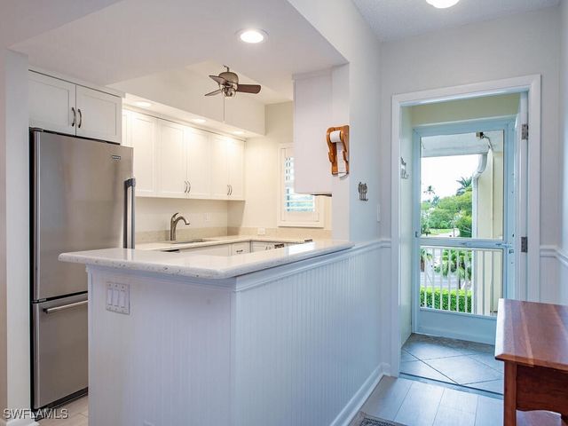 218 Banyan BLVD 218, Naples, FL 34102