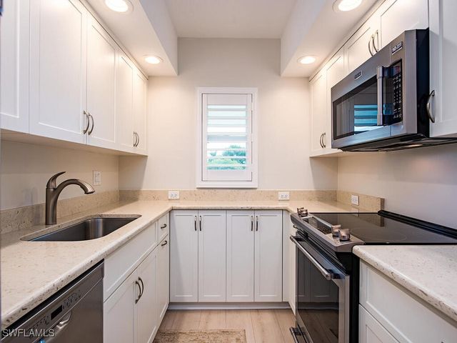 218 Banyan BLVD 218, Naples, FL 34102