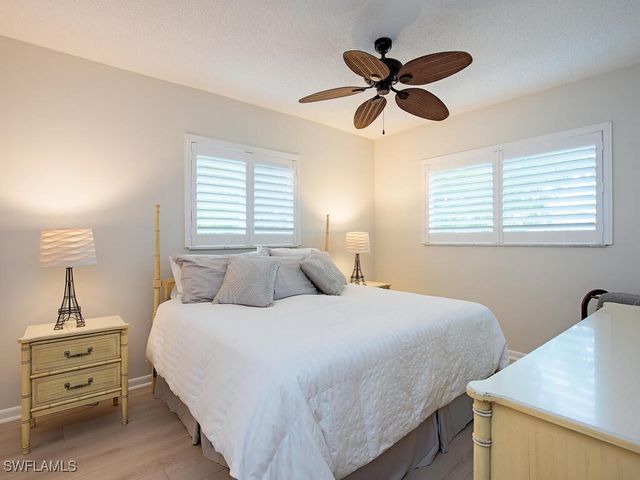 218 Banyan BLVD 218, Naples, FL 34102