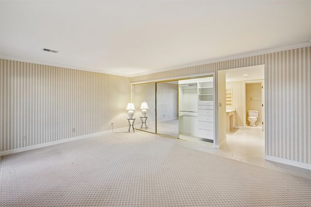 4004 Grand Avenue 103, Des Moines, IA 50312